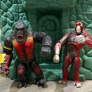Gorilla vs King Action Figures Set - Black and Red